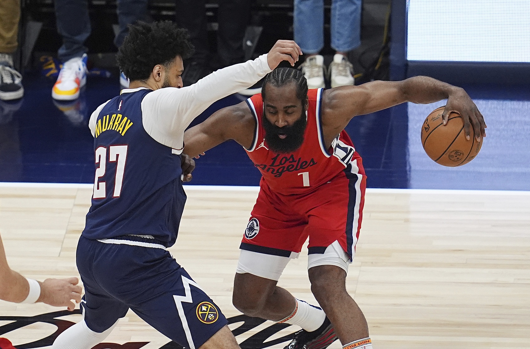 热火险胜快船，詹姆斯带队取胜