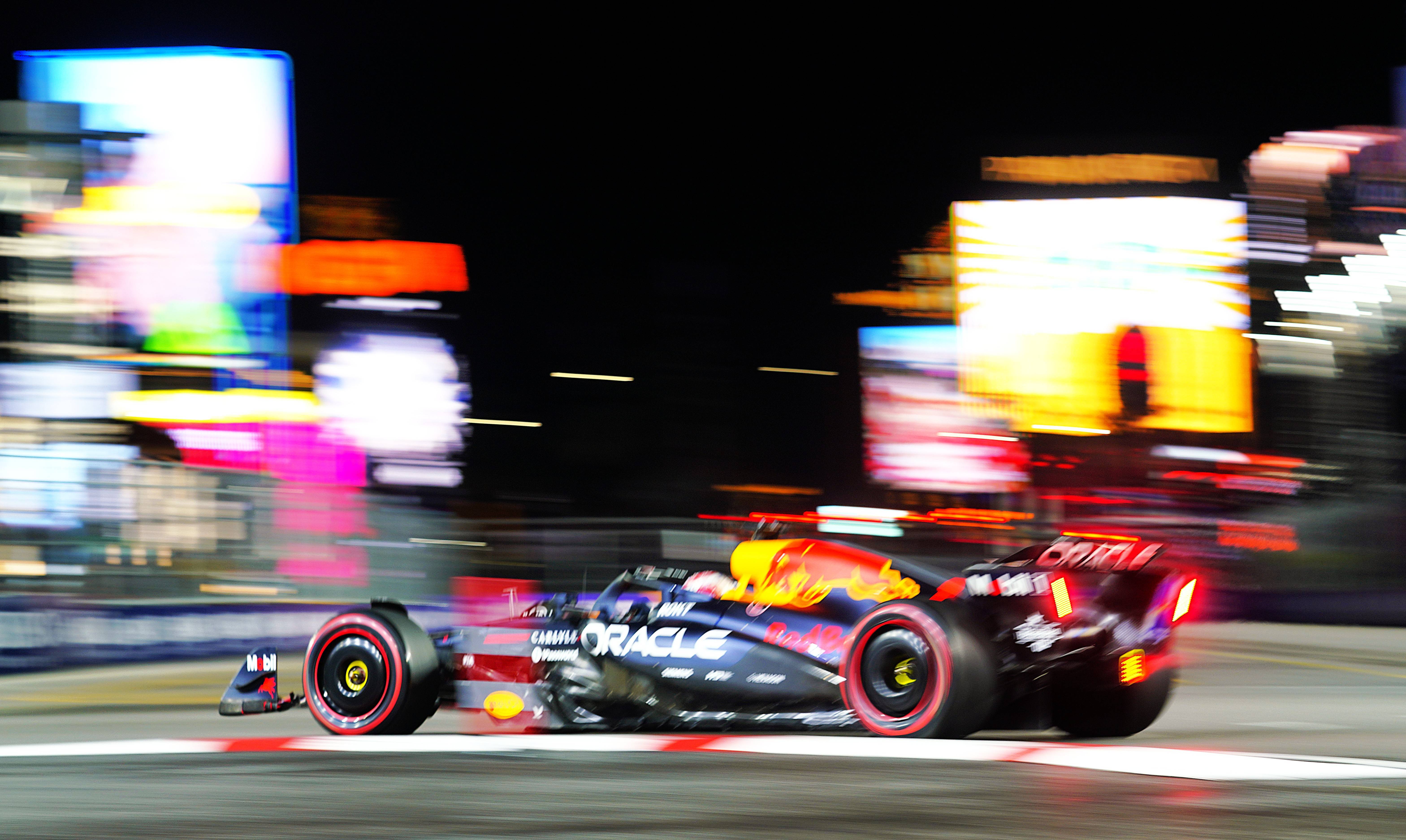 索伯车队险胜红牛二队，汉密尔顿关键制胜