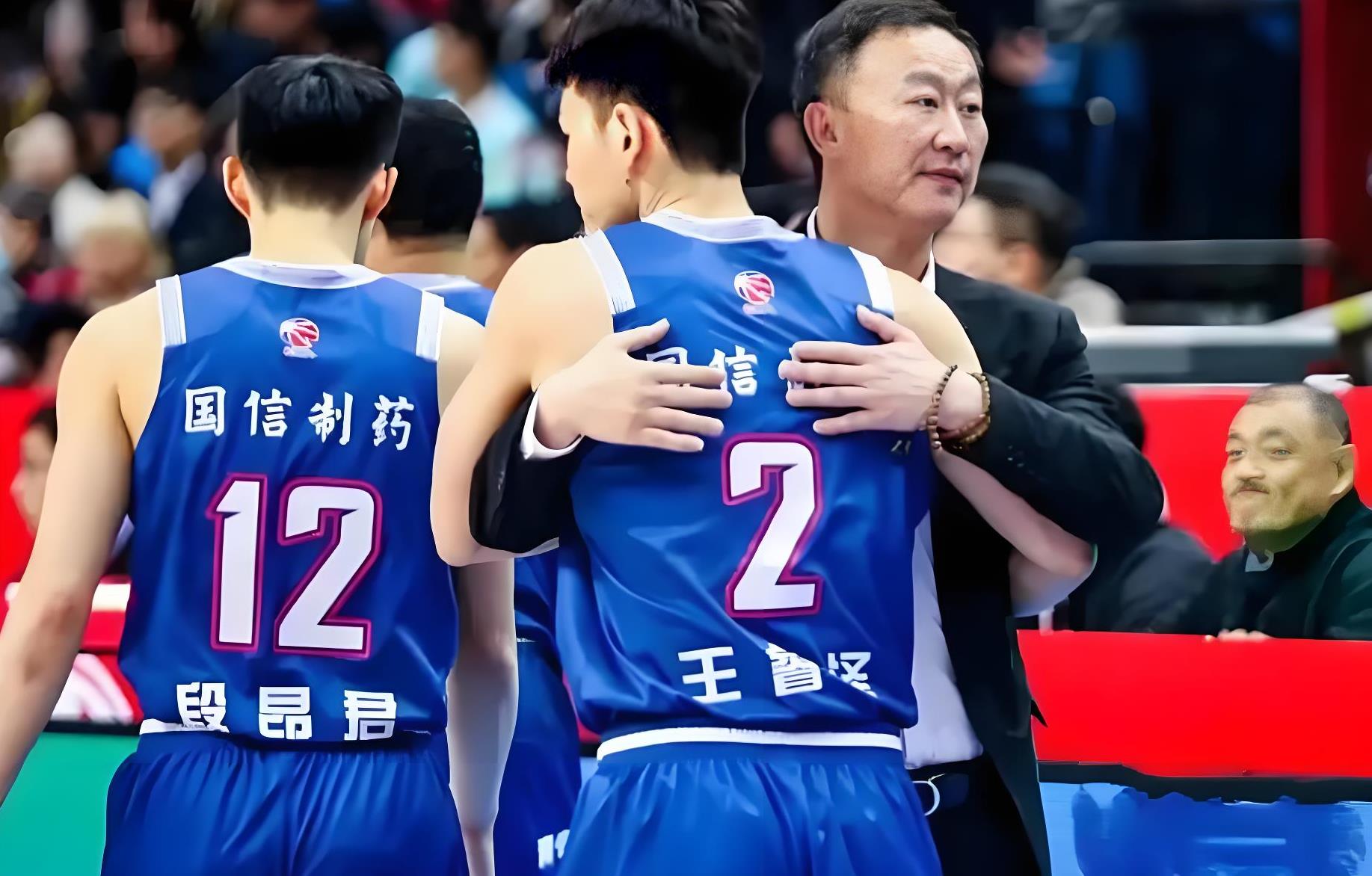 青岛队完胜福建队,詹姆斯统治全场 青岛队完胜福建队,詹姆斯统治全场