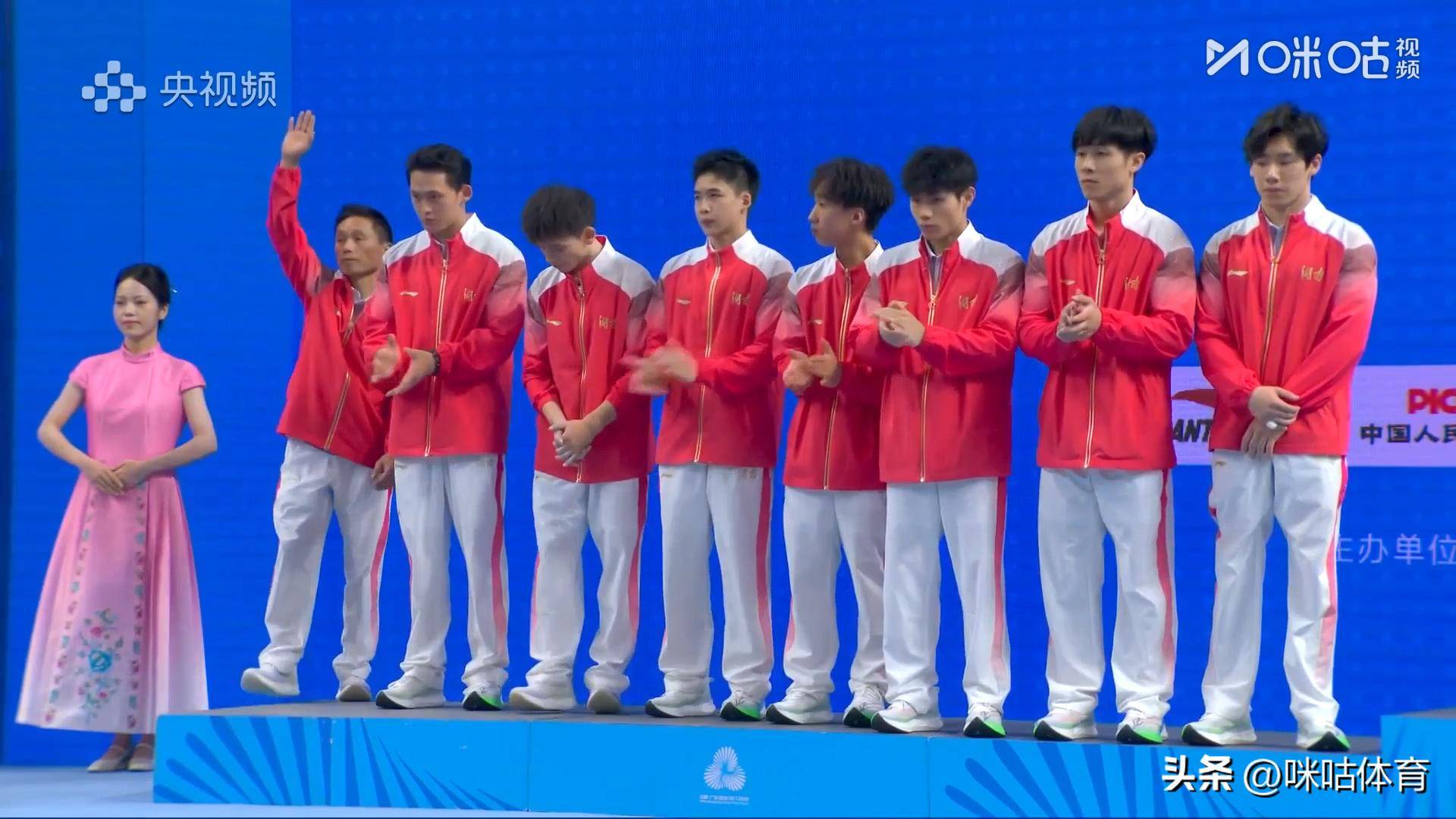 球队整体表现稳定，赢得观众们掌声