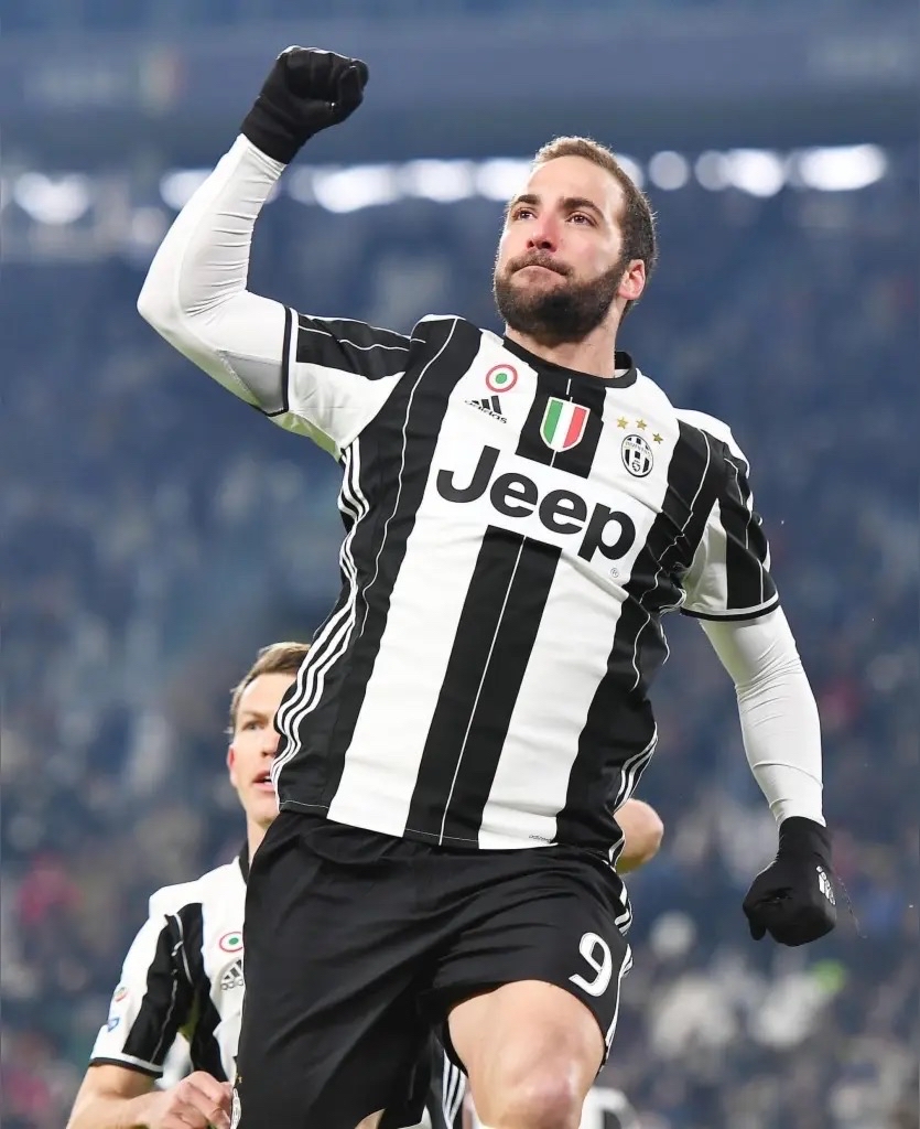 尤文图斯铁甲无锈，连胜斩获联赛首位