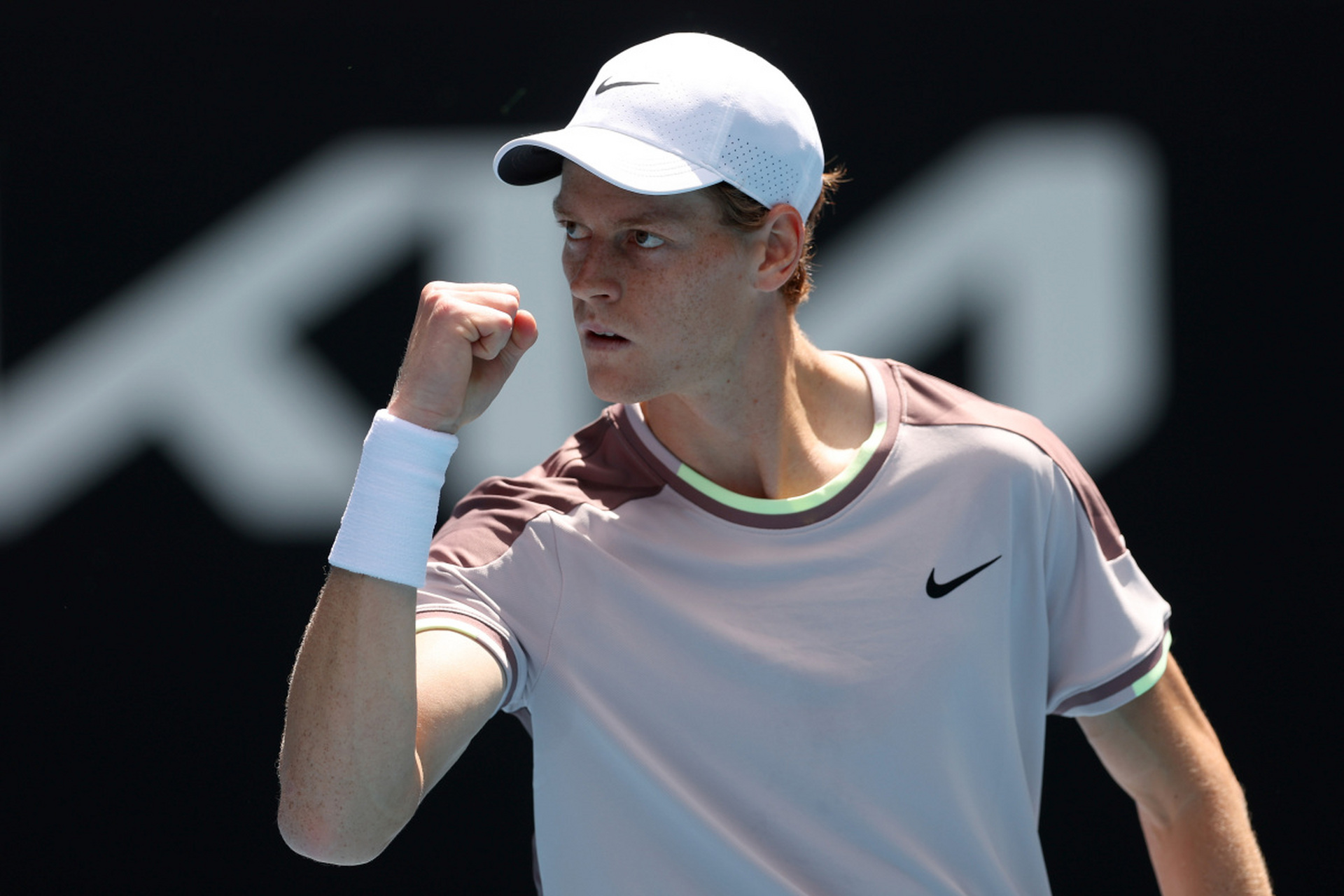 澳大利亚网球队爆冷世界网球队,德约科维奇绝境逆转 澳大利亚网球队爆冷世界网球队,德约科维奇绝境逆转