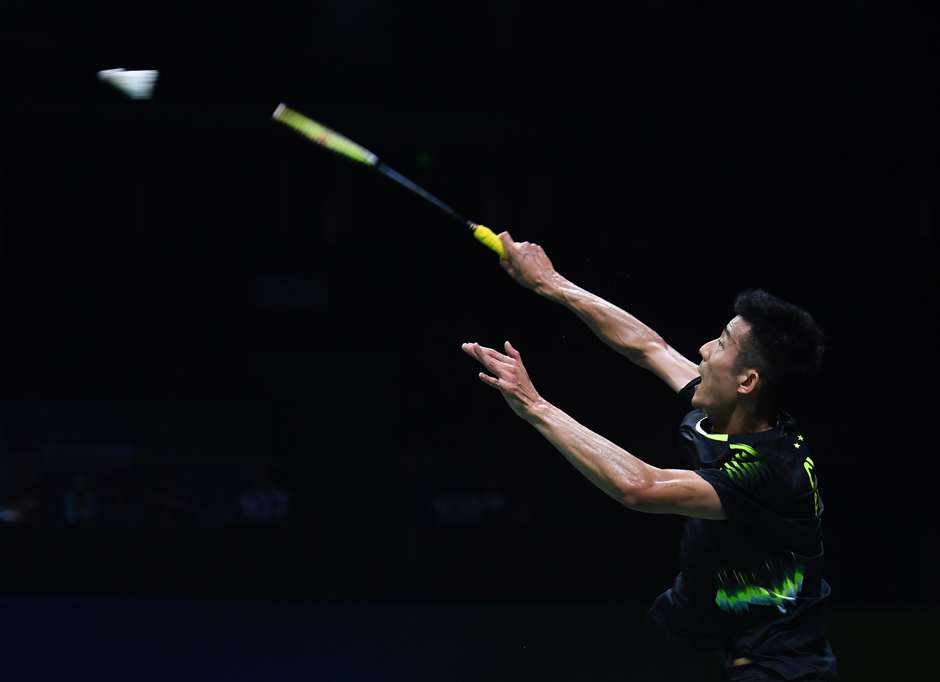 丹麦羽毛球队鏖战马来西亚羽毛球队，谌龙惊艳世界