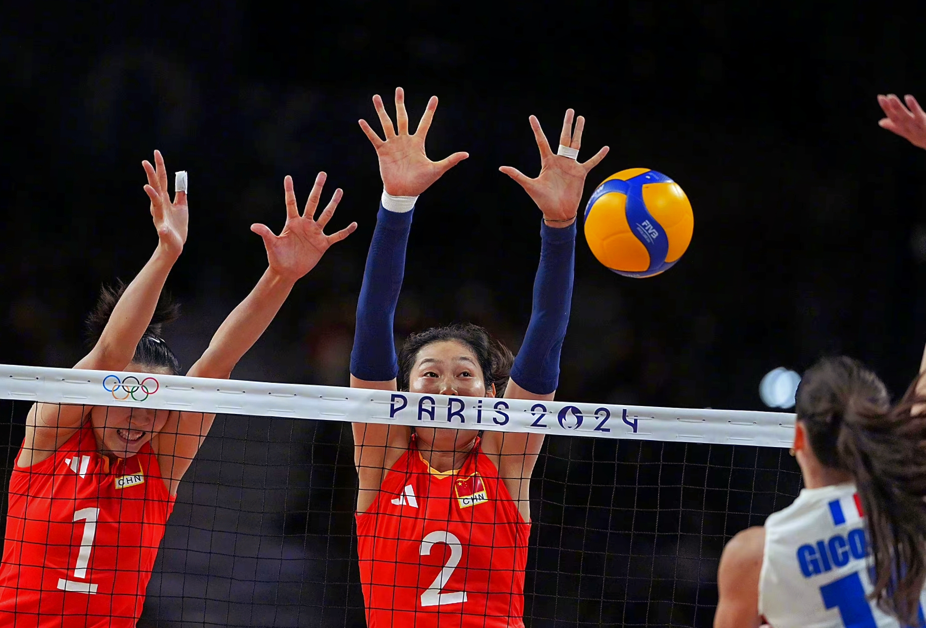 法国女子排球队实现逆转成功晋级