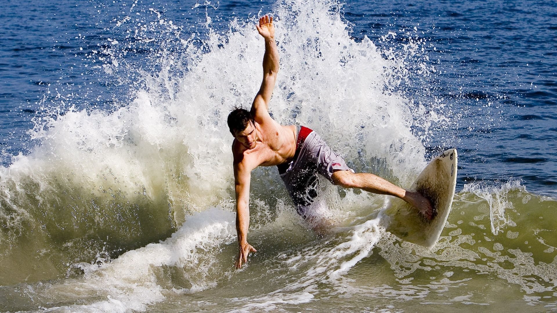 深圳队粉碎山西队，布伦森成为关键先生
